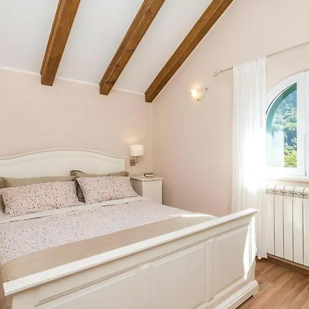 In Mit Grossem Kamin Holiday home *